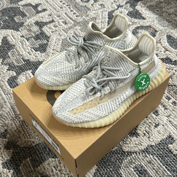 Yeezy 350 V2 - Picture 1 of 8